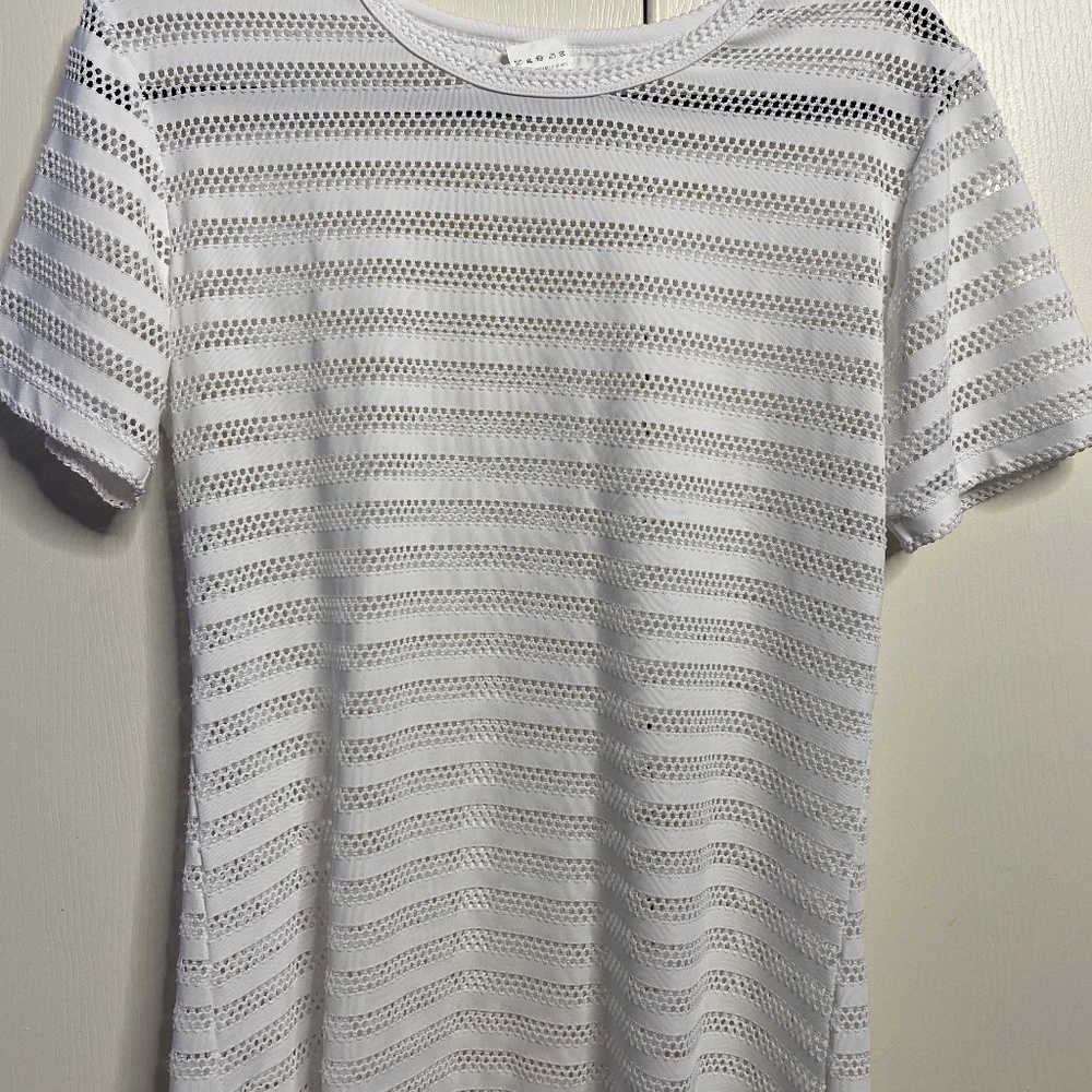 White mesh t